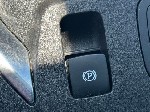 Used 2023 Chevrolet Traverse LT AWD/4WD image 35