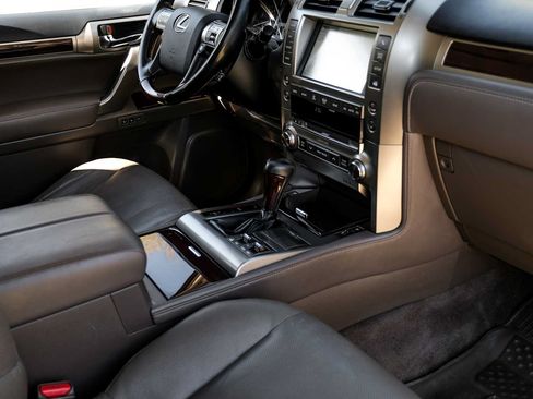 Used 2018 Lexus GX 460 Premium AWD/4WD image 22