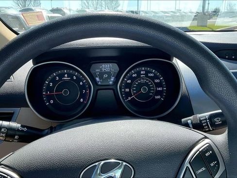 Used 2013 Hyundai Elantra GLS w/ Preferred Pkg image 18