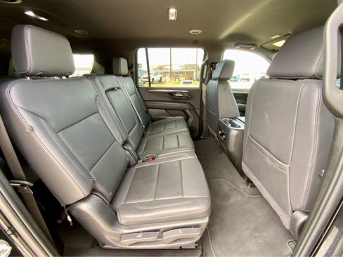 Used 2025 Chevrolet Suburban Z71 AWD/4WD image 24