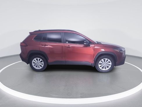 Used 2025 Toyota Corolla Cross LE w/ Moonroof Package image 2