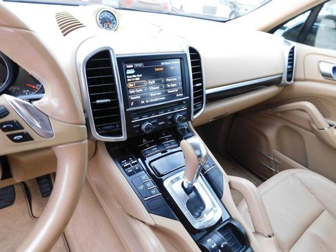 Used 2013 Porsche Cayenne Diesel AWD/4WD image 26