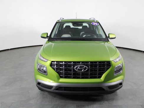 Certified 2024 Hyundai Venue SEL image 13