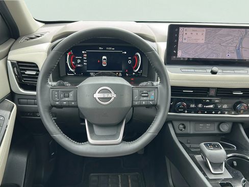 Used 2025 Nissan Rogue SL w/ Tech Package FWD image 21