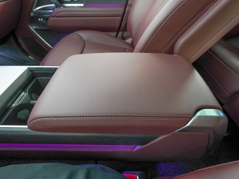 Used 2025 Land Rover Range Rover SE image 29