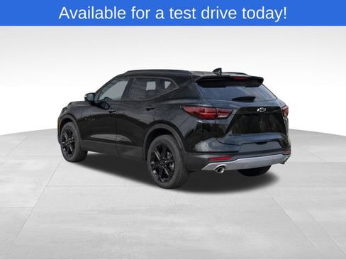 Used 2024 Chevrolet Blazer LT w/ Convenience Package FWD image 3