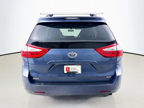 Certified 2017 Toyota Sienna XLE image 6