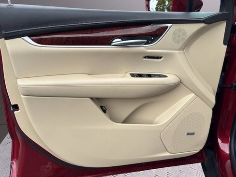 Used 2017 Cadillac XT5 Premium Luxury image 13