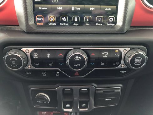 Used 2021 Jeep Wrangler Rubicon AWD/4WD image 24