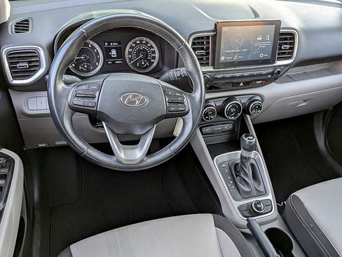 Used 2022 Hyundai Venue SEL image 29