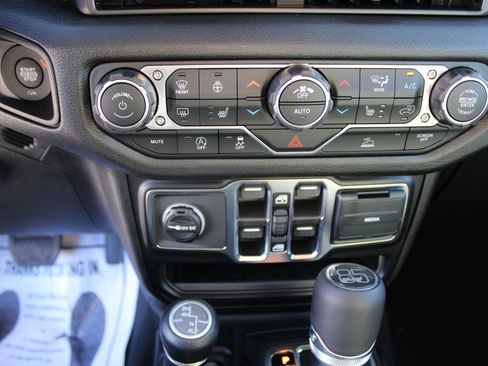 New 2026 Jeep Gladiator Sport AWD/4WD image 17