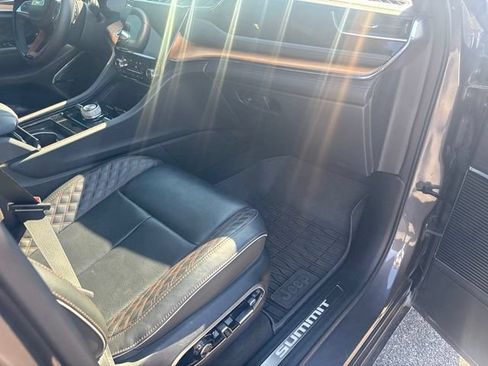Used 2023 Jeep Grand Cherokee L Summit AWD/4WD image 19