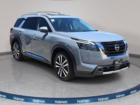 Used 2025 Nissan Pathfinder Platinum w/ Cargo Package AWD/4WD image 4