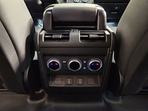 New 2026 Land Rover Defender 110 X-Dynamic SE image 29