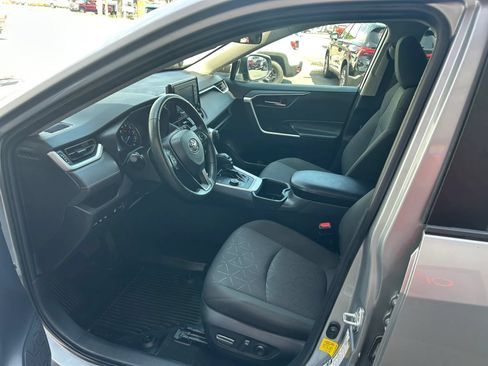 Used 2022 Toyota RAV4 XLE w/ Convenience Package AWD/4WD image 3