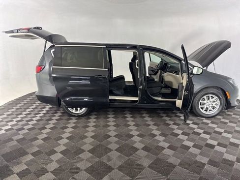 Used 2023 Chrysler Voyager LX FWD image 13