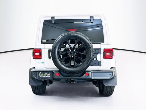 Used 2024 Jeep Wrangler Unlimited Sahara w/ Technology Group AWD/4WD image 7