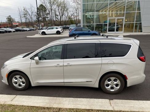 Used 2017 Chrysler Pacifica Touring-L Plus w/ Advanced Safetytec Group image 8