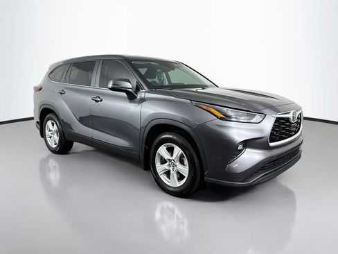 Certified 2024 Toyota Highlander LE FWD image 3