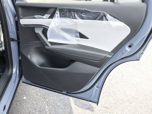 Used 2025 Volkswagen Tiguan SE image 29