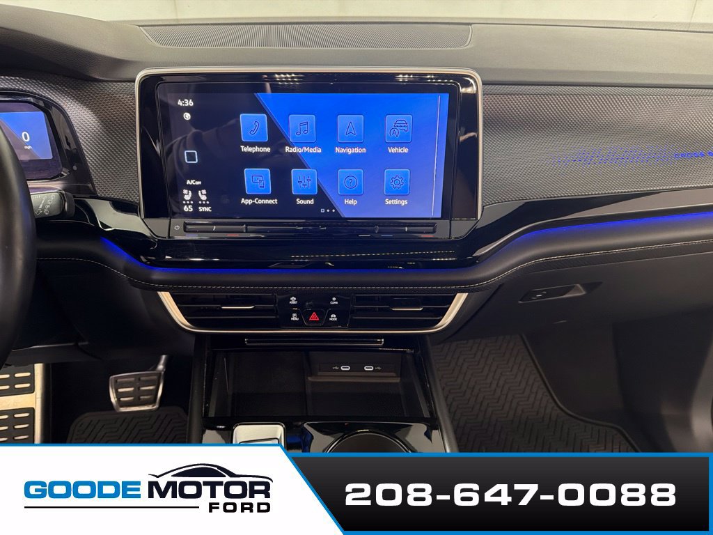 Used 2024 Volkswagen Atlas Cross Sport SEL R-Line AWD/4WD image 15