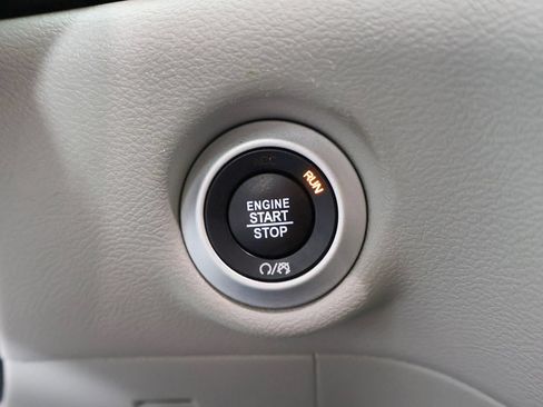 Used 2023 Chrysler Pacifica Touring-L FWD image 45