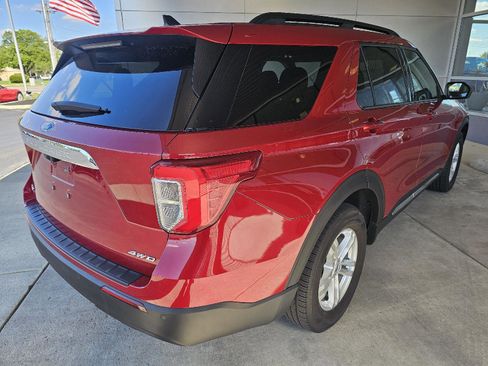 Used 2023 Ford Explorer XLT AWD/4WD image 5