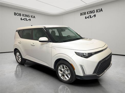 Used 2025 Kia Soul LX w/ LX Technology Package FWD image 7