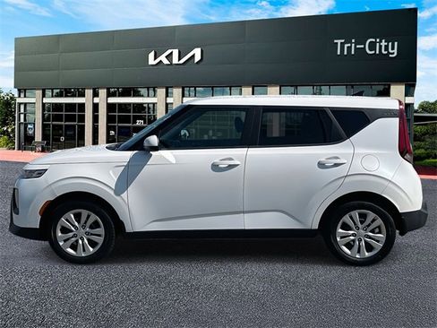 Certified 2022 Kia Soul LX image 4