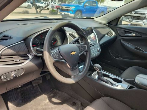 Used 2024 Chevrolet Malibu LT image 2