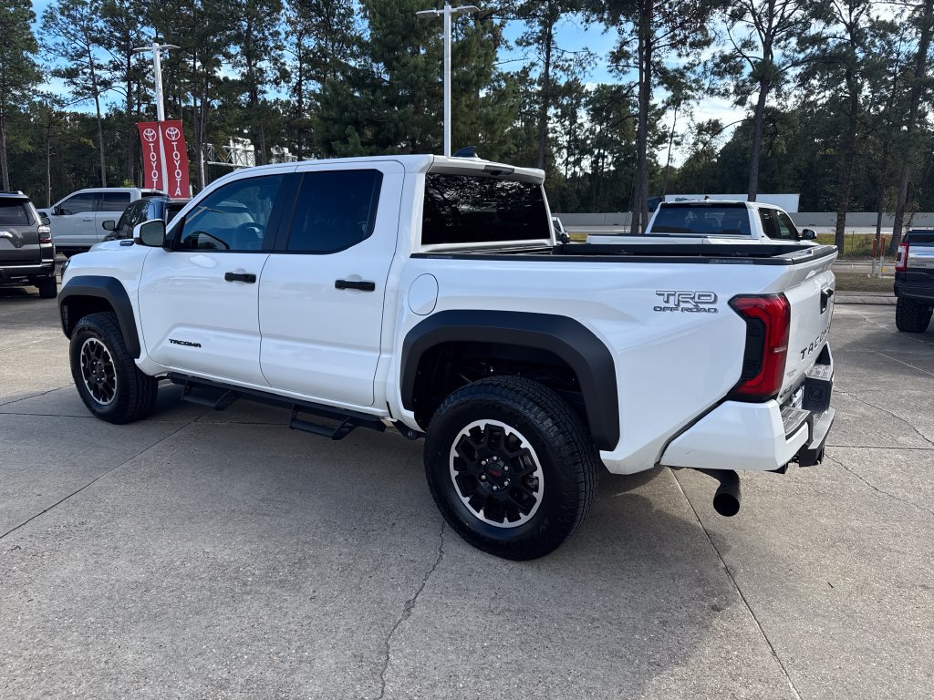 Used 2025 Toyota Tacoma TRD Off-Road AWD/4WD image 3