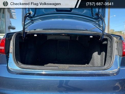Used 2017 Volkswagen Jetta SE image 32