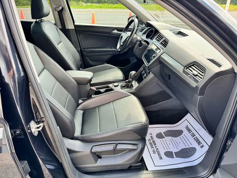 Used 2018 Volkswagen Tiguan SE w/ Panoramic Sunroof Package image 32
