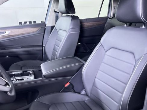 New 2025 Volkswagen Atlas SEL image 11