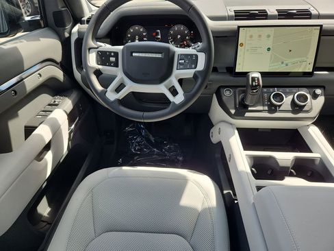 Used 2025 Land Rover Defender 130 S image 4
