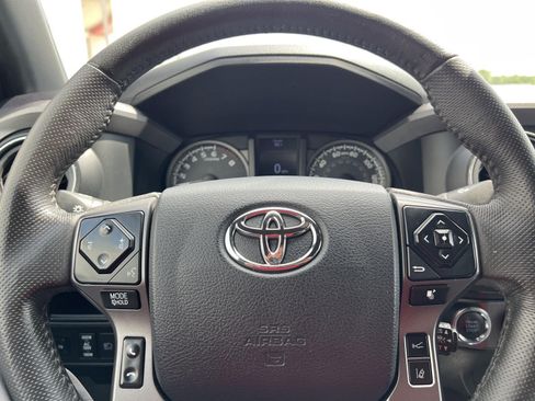 Used 2019 Toyota Tacoma TRD Sport AWD/4WD image 27