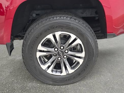 Used 2022 Chevrolet Colorado Z71 AWD/4WD image 32