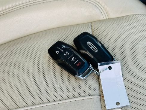 Used 2014 Lincoln MKZ Hybrid FWD image 27