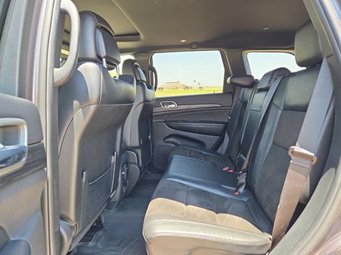 Used 2019 Jeep Grand Cherokee Altitude AWD/4WD image 16