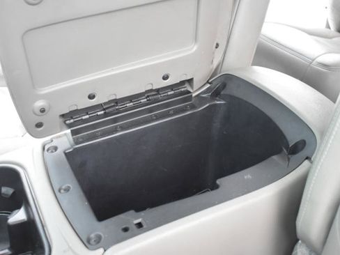 Used 2003 Chevrolet Suburban Z71 image 43