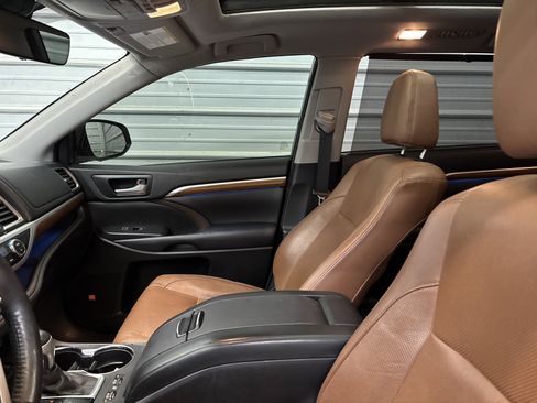 Used 2018 Toyota Highlander Limited Platinum image 21