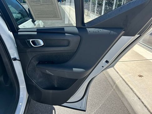 Used 2025 Volvo XC40 B5 Plus AWD/4WD image 12