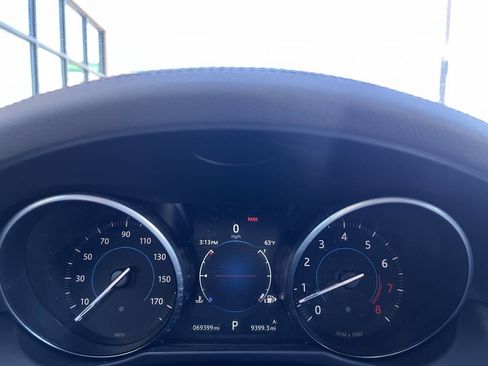 Used 2017 Jaguar XF Premium image 14