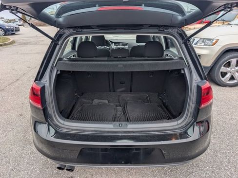 Used 2017 Volkswagen Golf S image 19