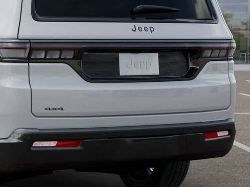 New 2026 Jeep Grand Wagoneer Summit image 13