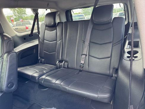 Used 2020 Cadillac Escalade ESV Luxury AWD/4WD image 17