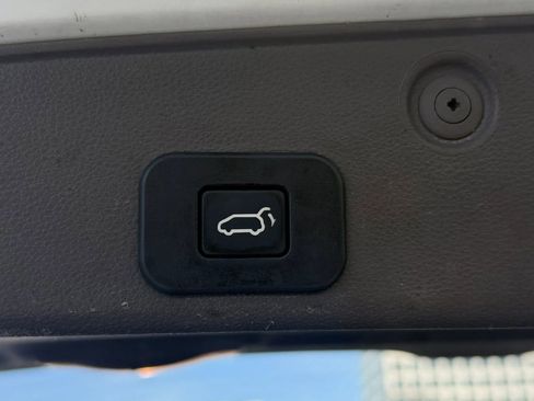 Used 2011 Kia Sedona EX FWD image 42