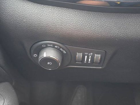 Certified 2022 Jeep Compass Latitude FWD image 32