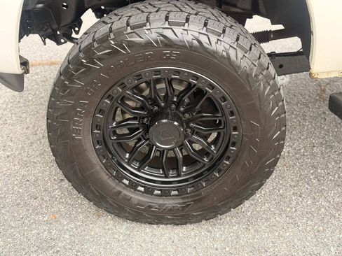 Used 2016 Ford F250 Platinum w/ FX4 Off-Road Package AWD/4WD image 28