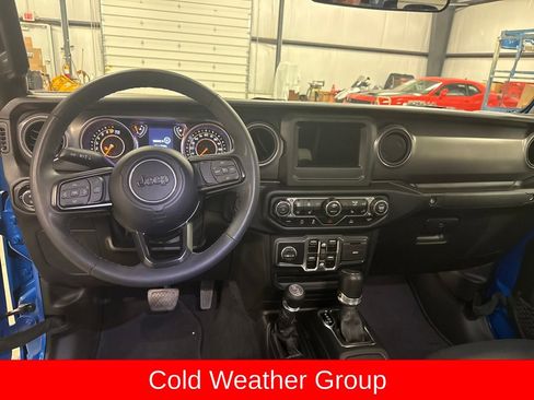 Used 2023 Jeep Gladiator Sport image 15